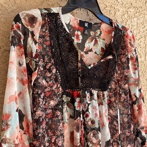 Iz byer women’s extra small floral black lace blouse